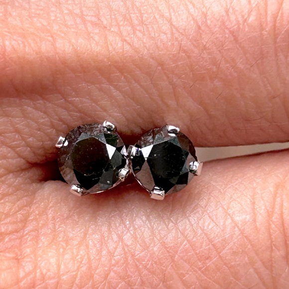 Vintage 14kt white gold onyx stud earrings - Picture 2 of 4